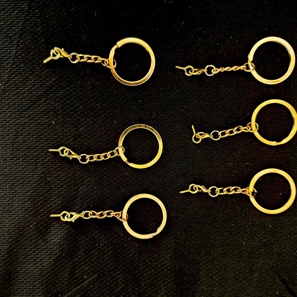 50 Keychains with screw in, lobster claw clasp. For use with your artwork.